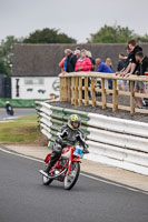 Vintage-motorcycle-club;eventdigitalimages;mallory-park;mallory-park-trackday-photographs;no-limits-trackdays;peter-wileman-photography;trackday-digital-images;trackday-photos;vmcc-festival-1000-bikes-photographs